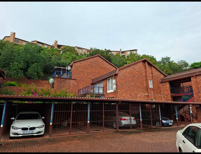 2 BEDROOM TOWNHOUSE FOR SALE IN WINDSOR EAST